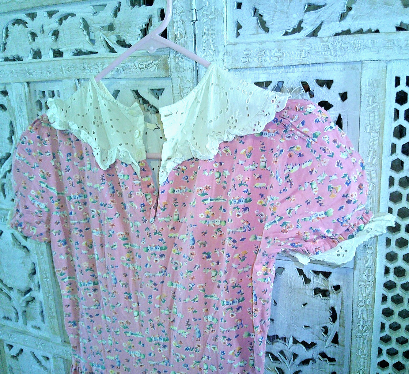 1930s Short Puff Sleeve Cotton Dress Pink Lace Collar 3 Button Back – Side Zip