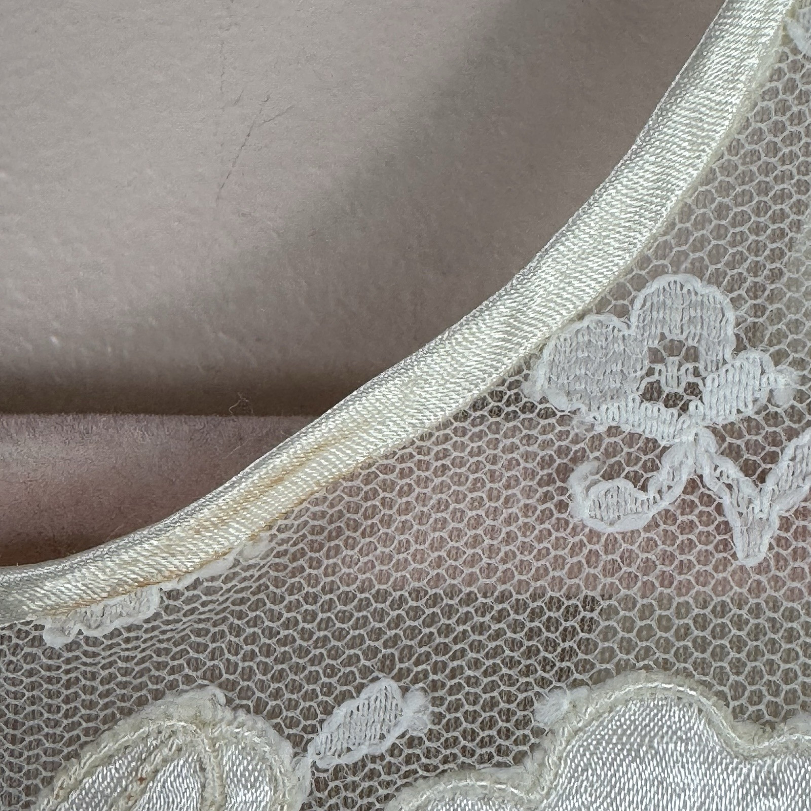 VINTAGE M ivory sleeveless satin and tulle floral lace embroidered nightgown