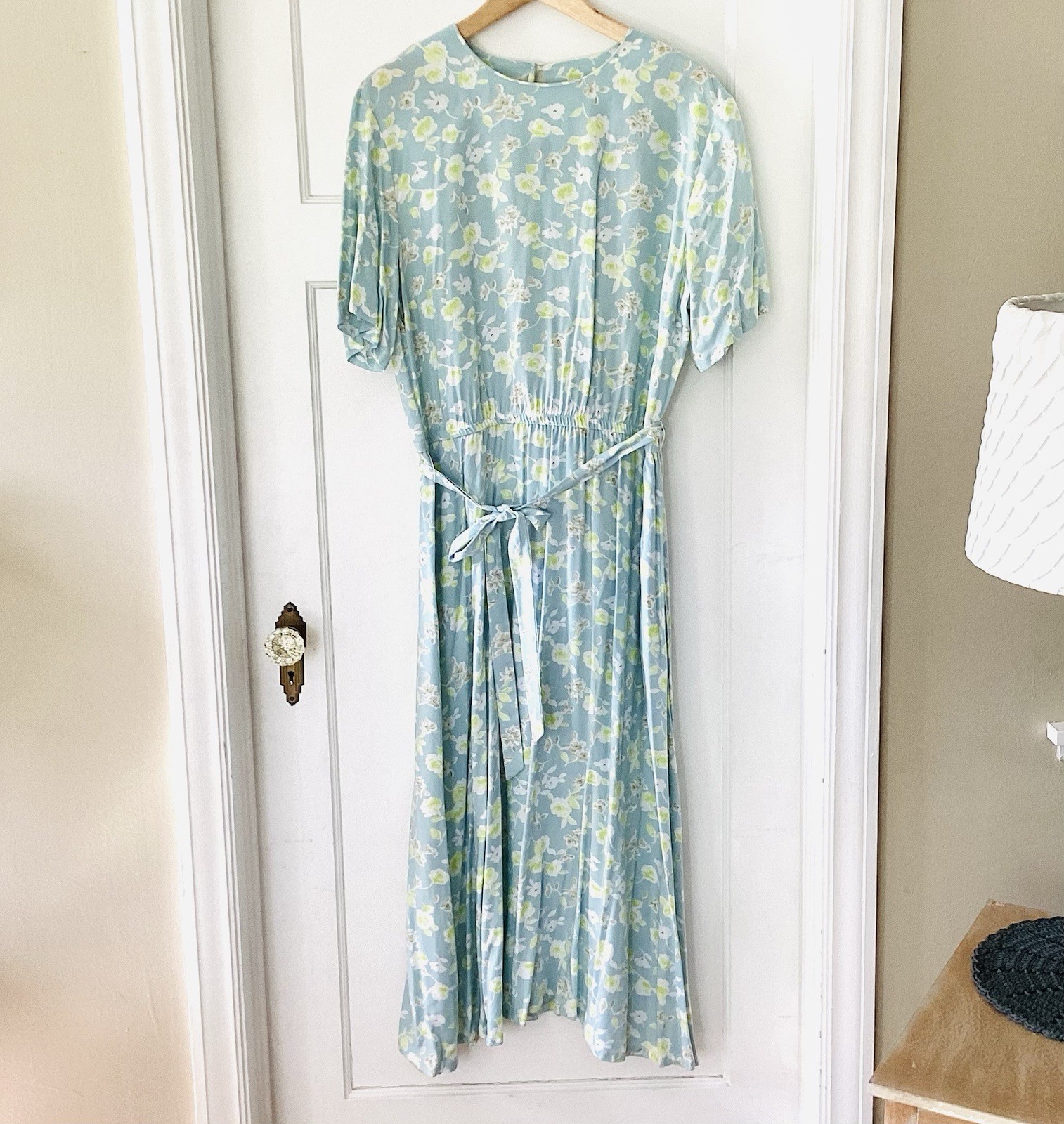 Vintage blue Floral Midi Dress The TOG Shop size 16 100% rayon made in USA belt
