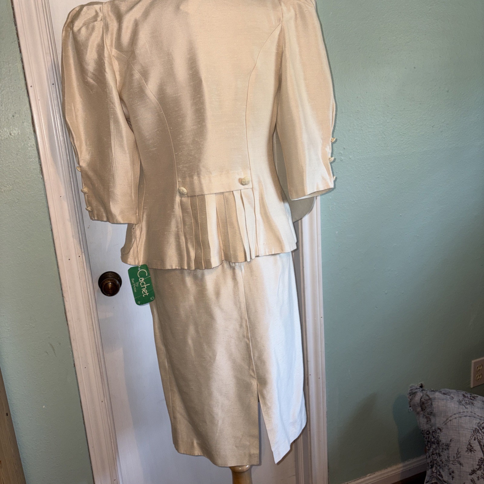 Cachet By Bari Protas Light Beige 2 Piece Top Dress Size 9-10