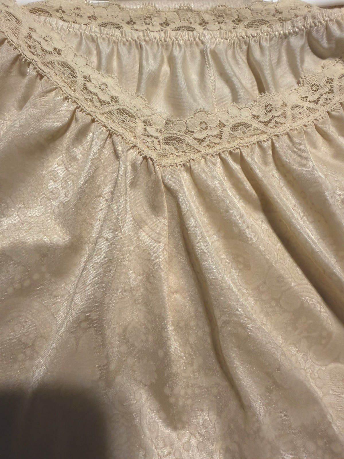 Vtg 70s Miss Elaine Nightgown Flutter Sleeve/lace trim, damask floral weave patt
