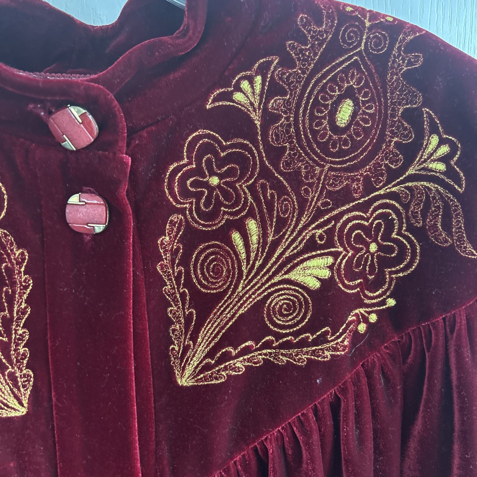 Vintage Unbranded Size M/L Burgundy Velour Gold Embroidery Robe Victorian