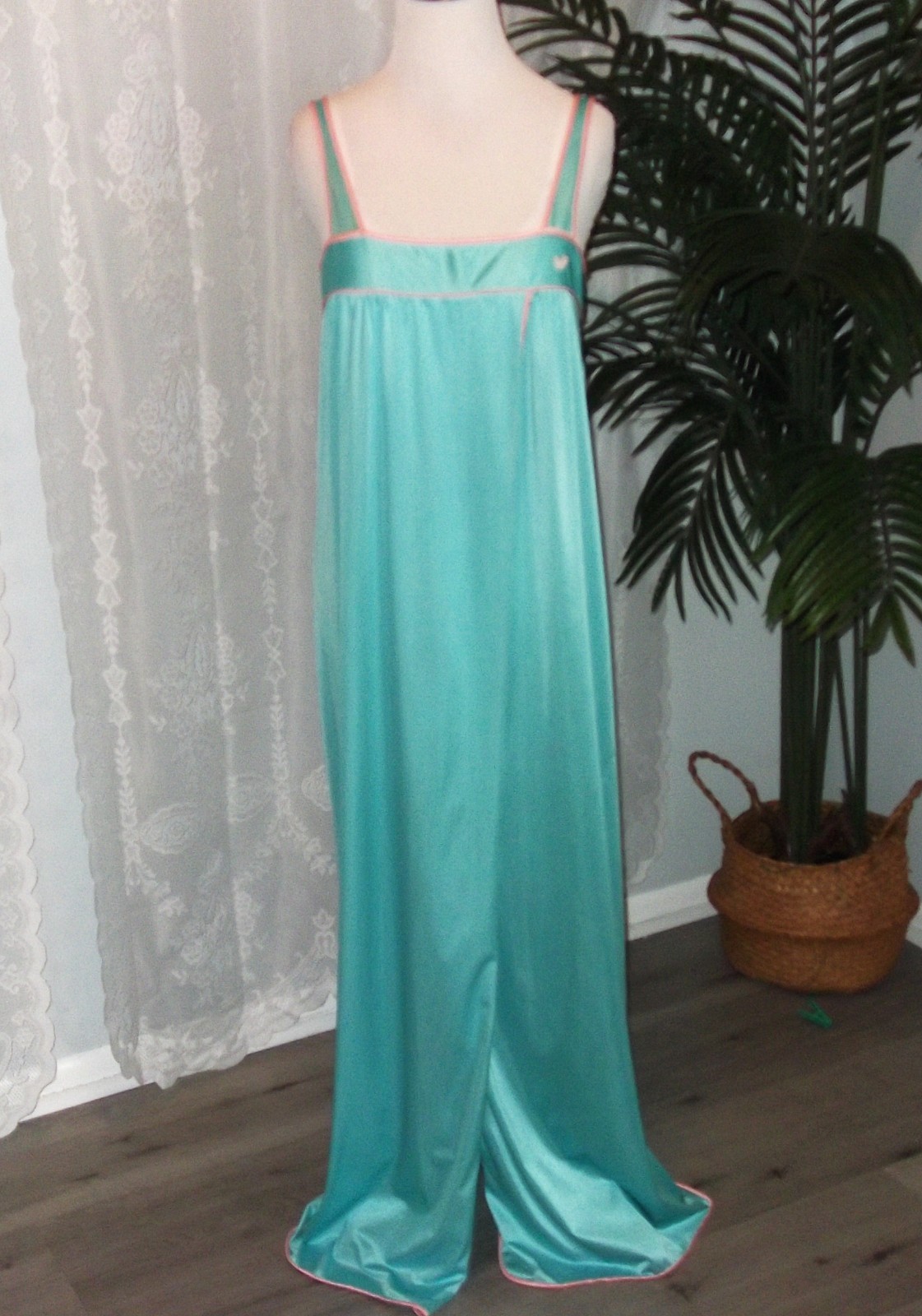 Sm.-Med.”Diane Von Frostenberg” 2 tone,Aqua blue,pink trim,long vtg. nightgown
