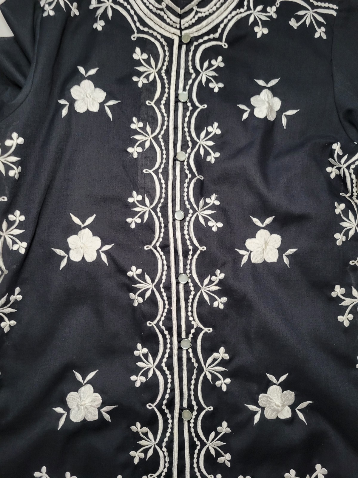 VTG Chuchi Embroidered Kaftan M Top Black Floral