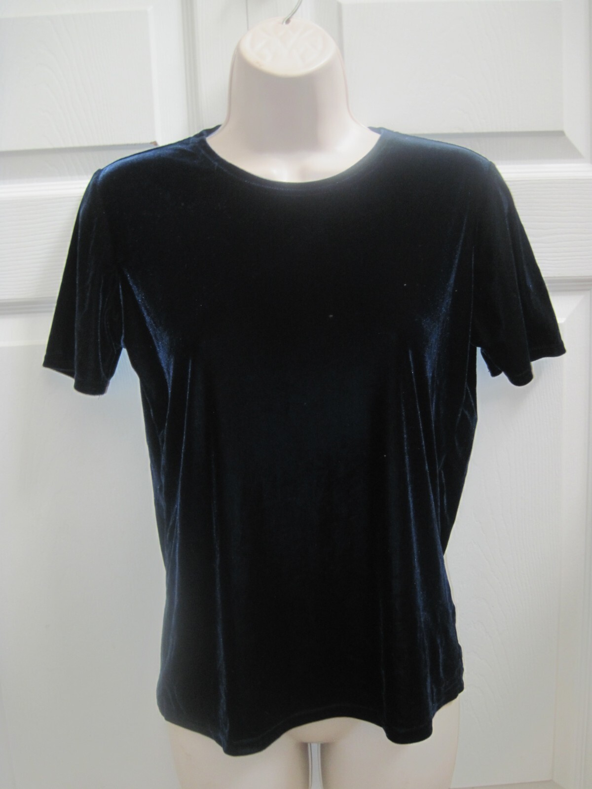 Kathy Ireland Women’s Medium Dark Blue Velvet Top Short Sleeves Round Neck