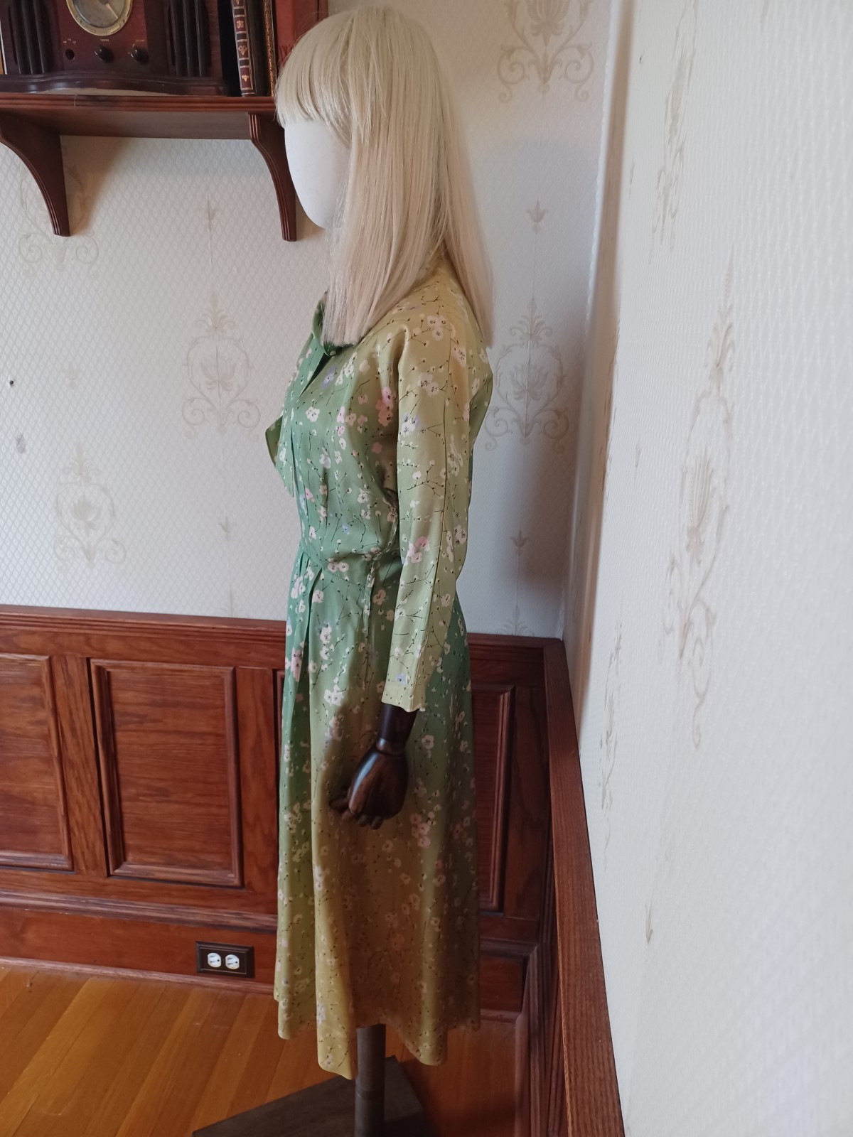 Vintage Mid-century/ 1950s Spring Green Floral Tafetta Dress with Pussybow Neck