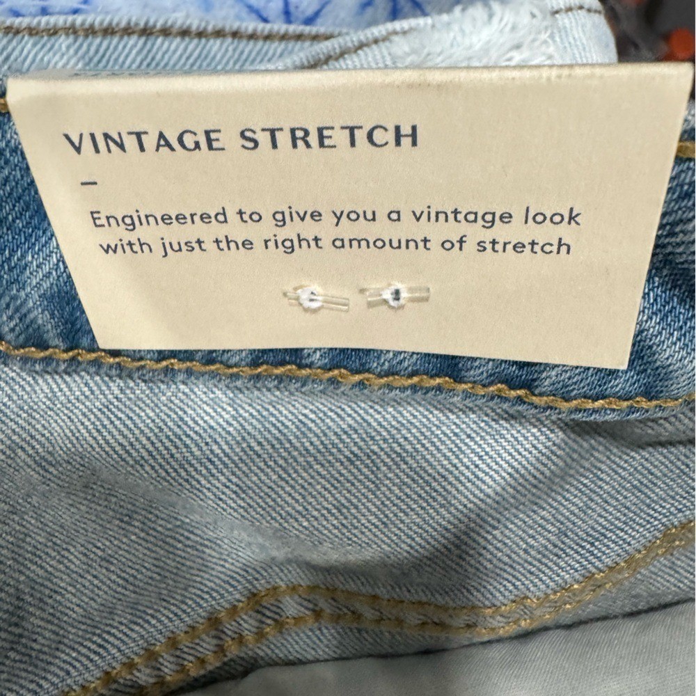 Universal Thread NWT Vintage MIDI Shorts, size 2/26R, Button -Fly Distressed