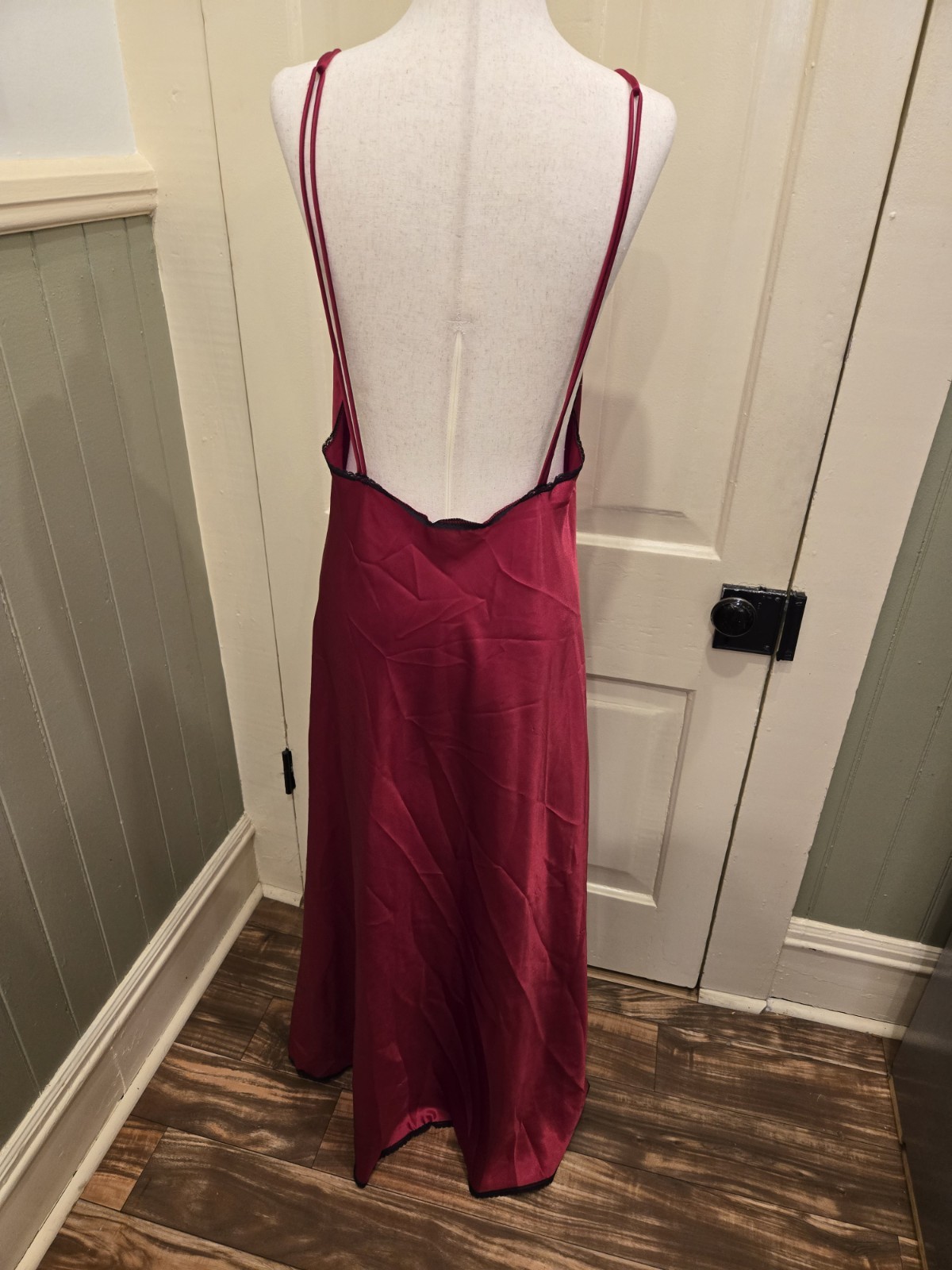 Sz Lg VTG VANITY FAIR Red w Blk Lace Polyester Full-length Backless Lingerie EUC