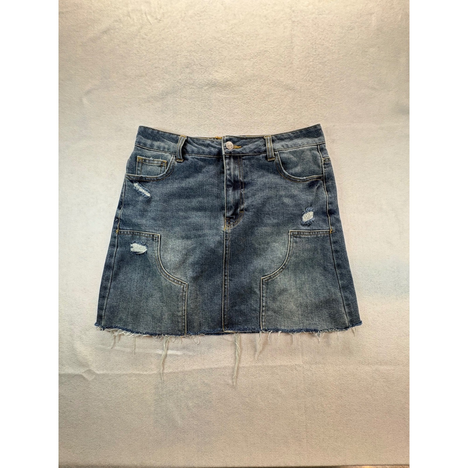 Forever 21 Denim Mini Skirt Women’s Medium Distressed Raw Hem Blue Pockets