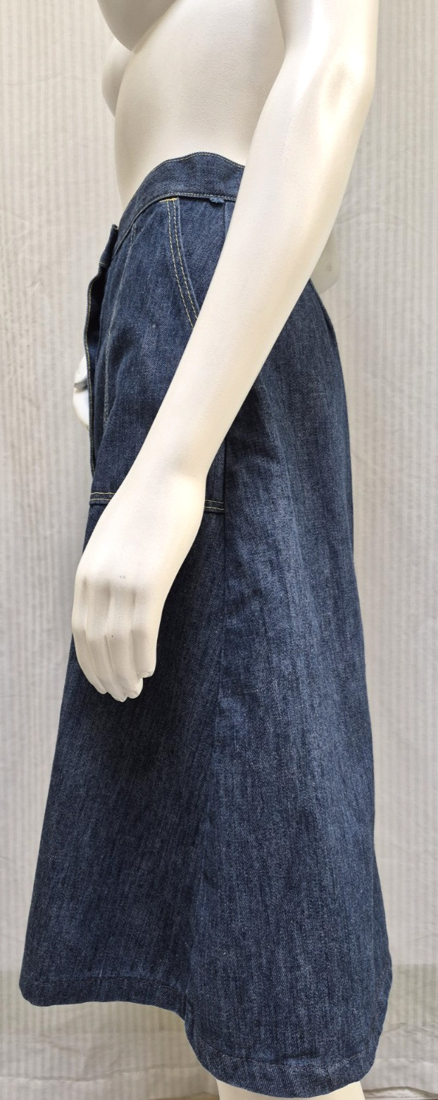 Vintage 70s Denim Pocket A-line Knee Length Snap Front Skirt – Waist 25 inches
