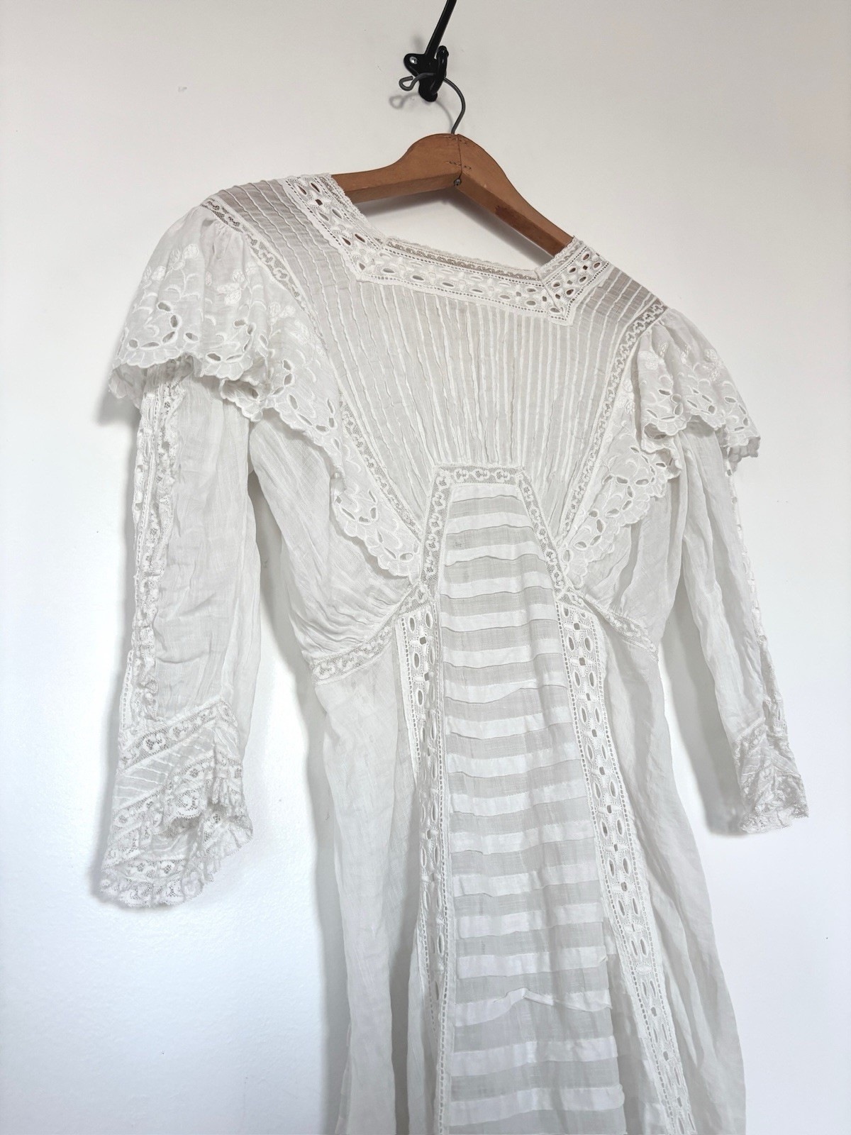 Antique Edwardian Early 1900s Cotton Voile/Embroidered Eyelet Lace Blouse