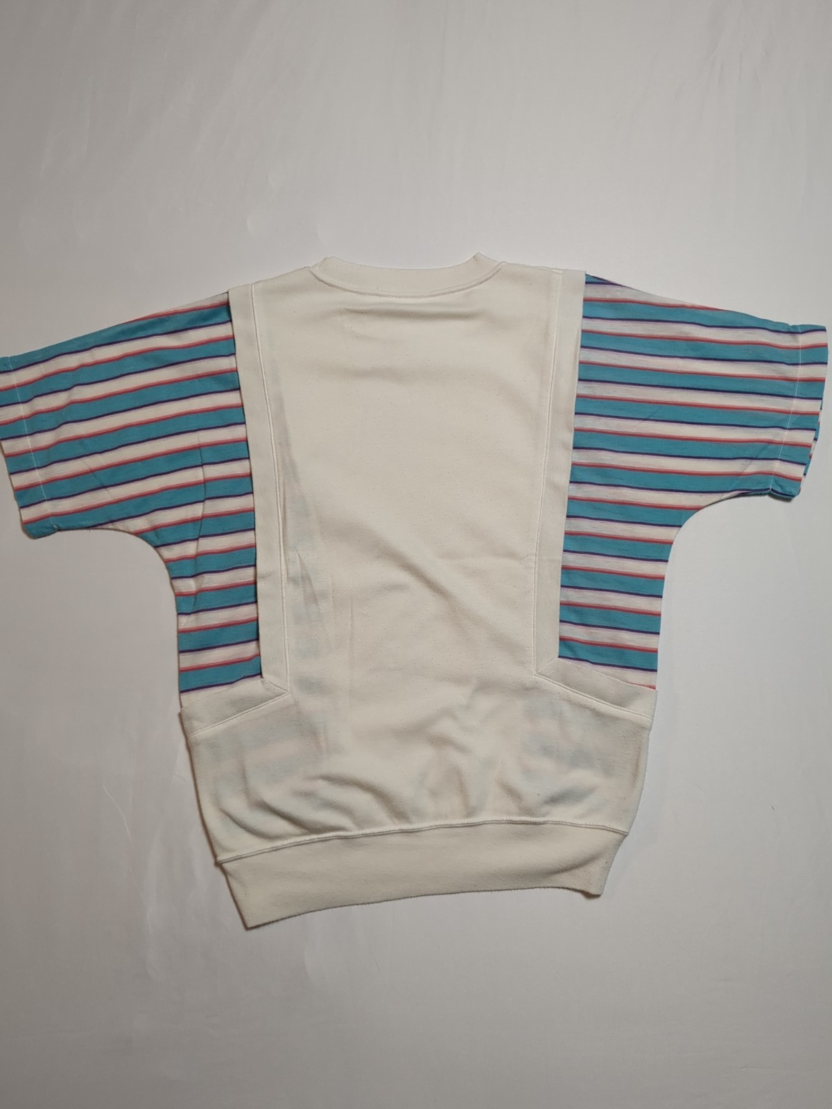 Vintage 1980’s Tshirt Women’s White striped Short Sleeve front pockets new wave