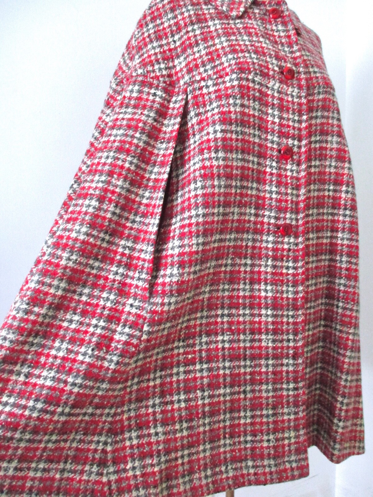 RARE Vtg 60s Pendleton Red Gray Black Houndstooth Tweed Button Cape Armholes M