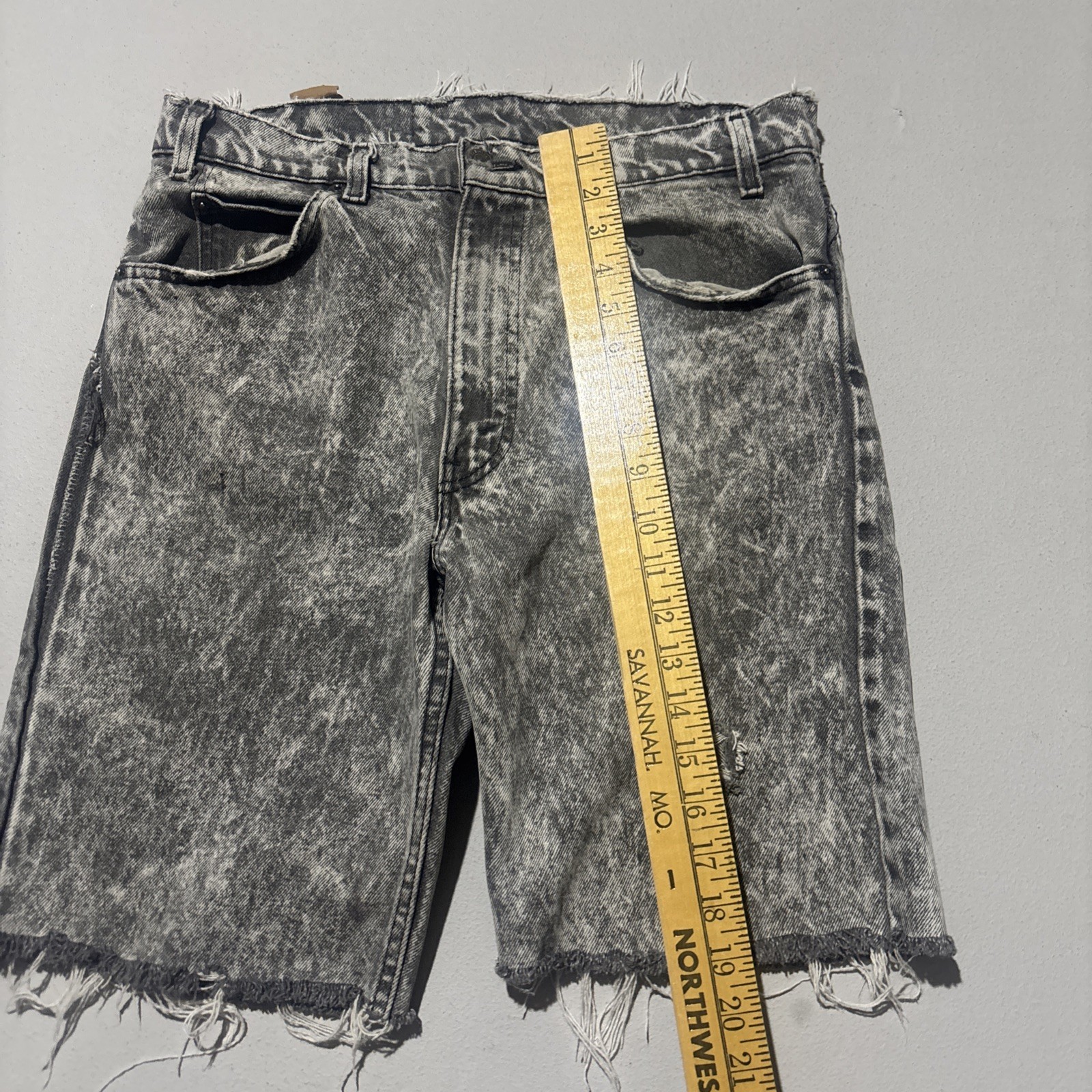 Vintage 80’s Levi’s 32 Black Acid Washed Denim Cutoff Shorts Raw Hem USA