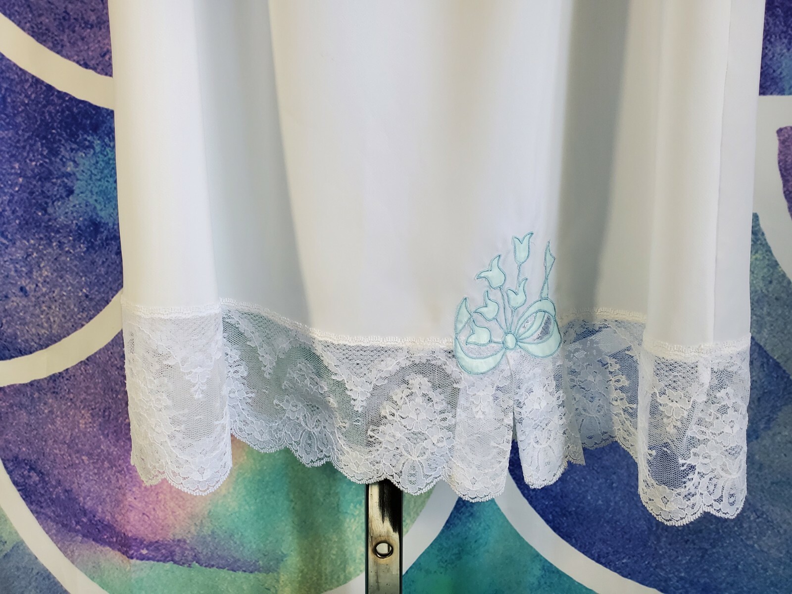 YOUNG TRADITIONS LACE NYLON HALF SLIP SZ M MEDIUM 27.5″ WHITE EUC