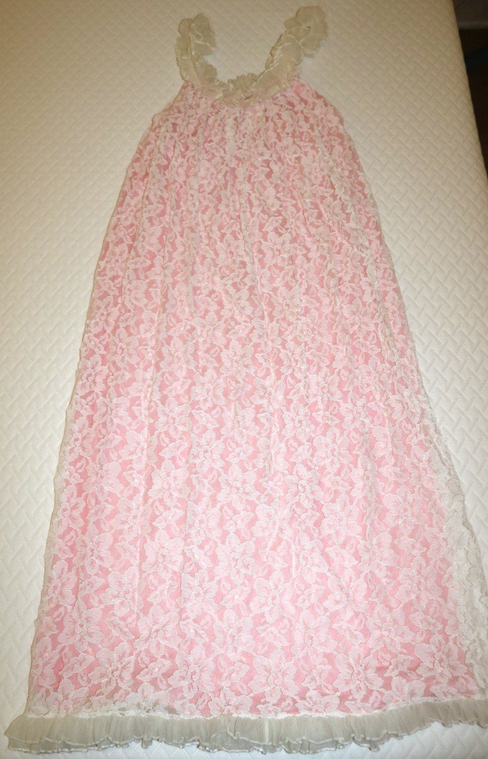Vintage Pink White lace chiffon ruffle PEIGNOR Nightgown size M GORGEOUS Feminin