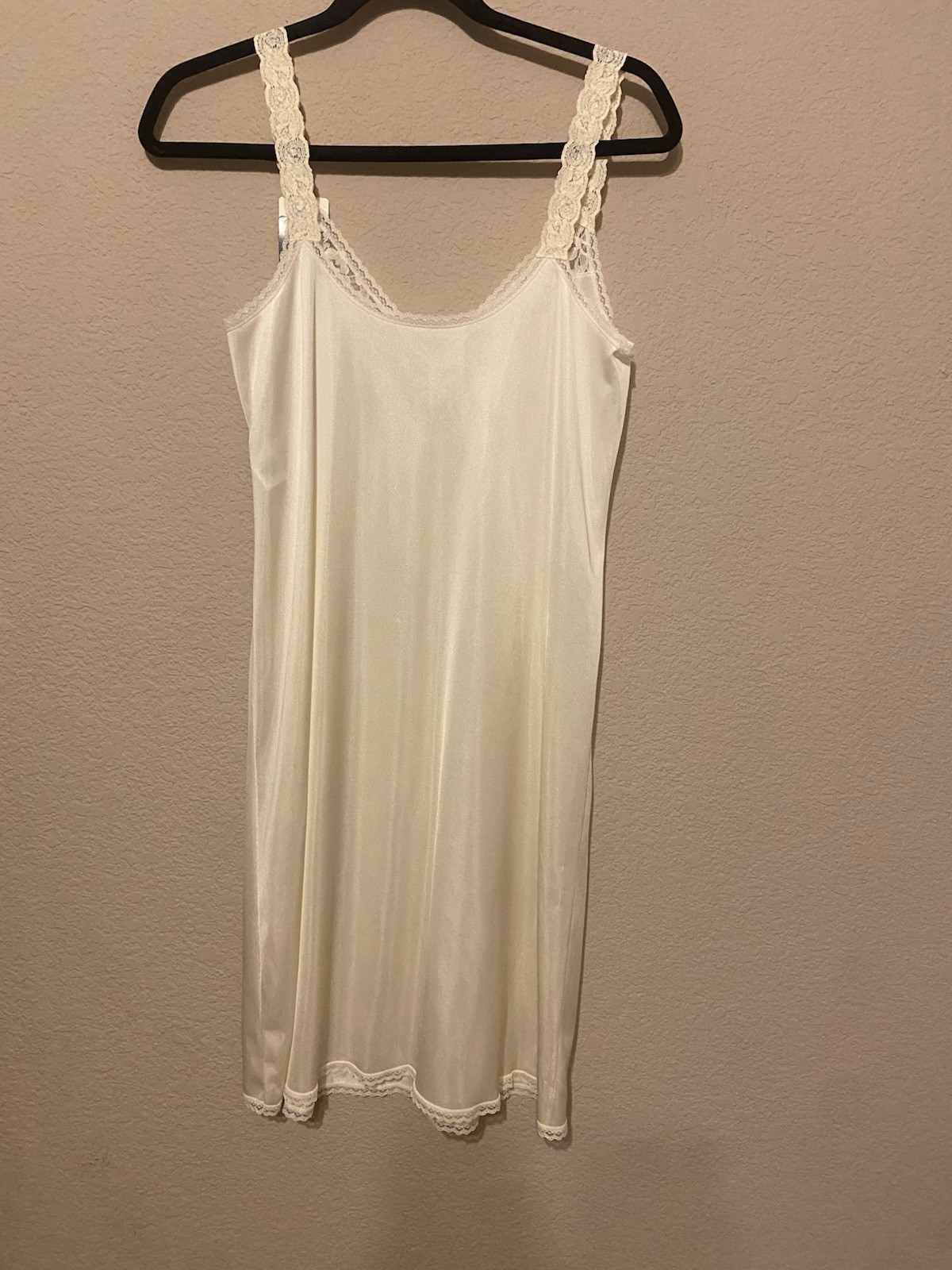 Vtg deadstock Vanity Fair Ivory slip dress lingerie lace trim straps Sz 34 20”