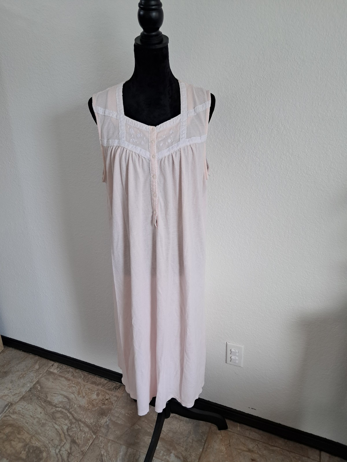 Vintage Earth Angels 1X Nightgown Pink Waffle Knit 1/2 Button Up Embroidered
