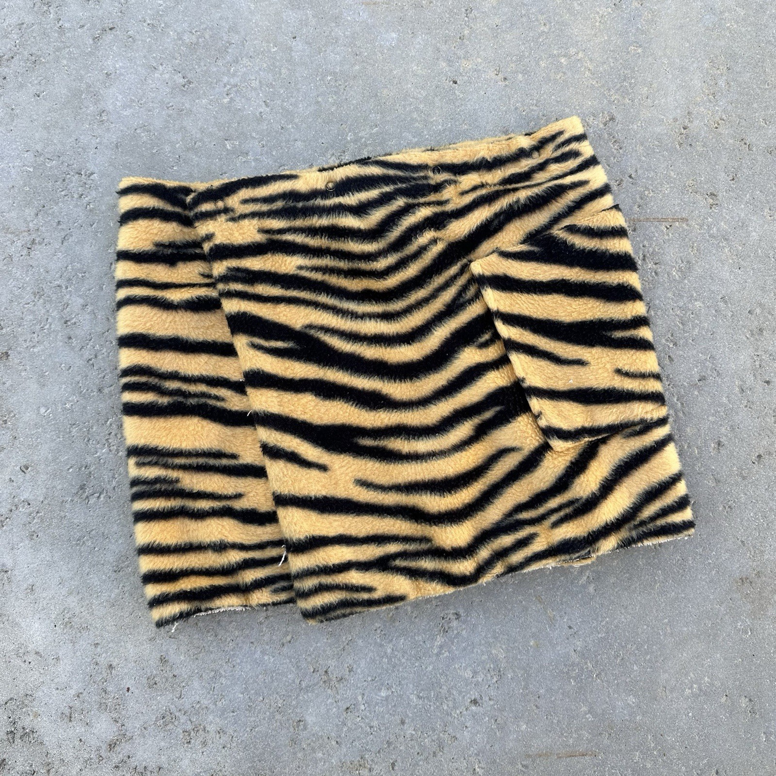 True Vintage 60/70’s Tiger Print Button Snap Terry Cloth Towel Skirt