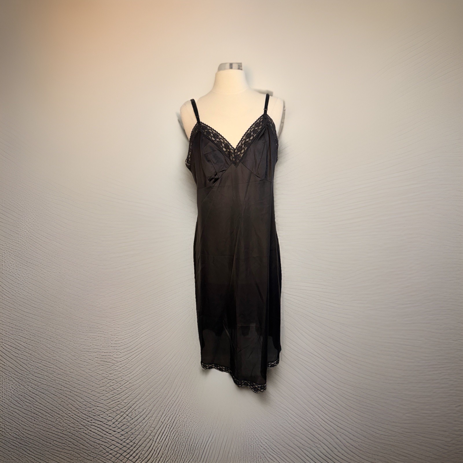 Vanity Fair Sz 40 Full Slip Dress Nylon Lace Black 26″ / 46 Style 10-103 Vintage