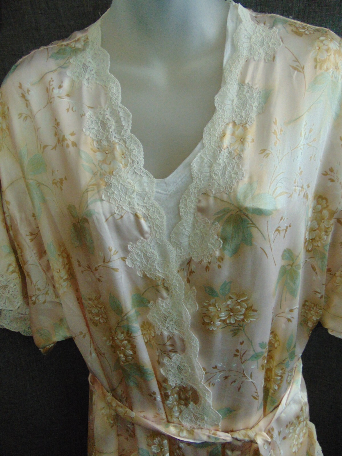 Christian Dior ice pink satin lace trim floral pattern wrap robe, size M