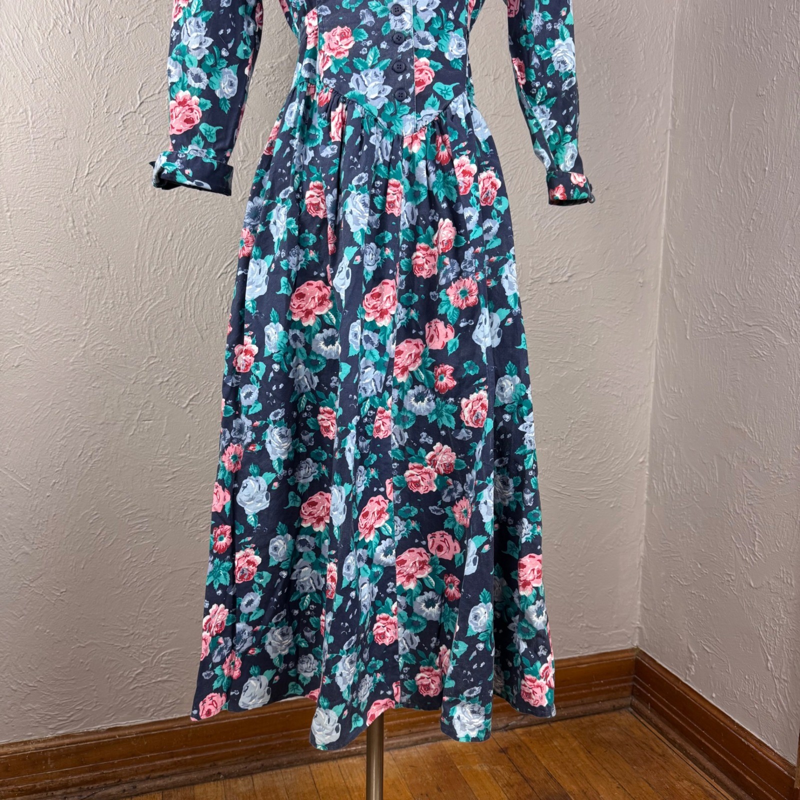 Vintage 80s fitted blue floral dress sweetheart neckline size medium 80s prom