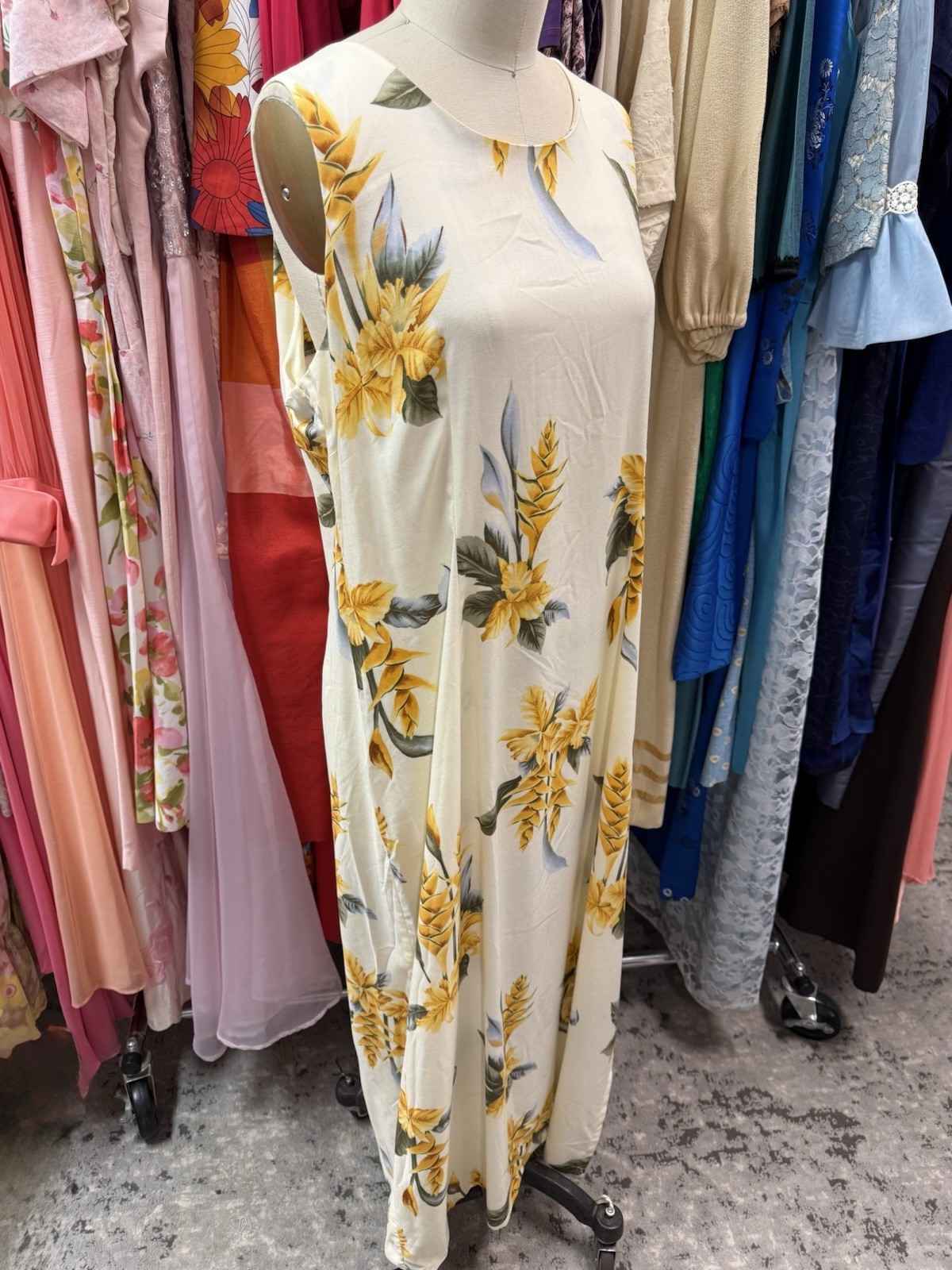 Vintage Hawaiian Dress🌺1970s Maxi Flower Print Plus Size 46 Bust 41 Waist L/XL