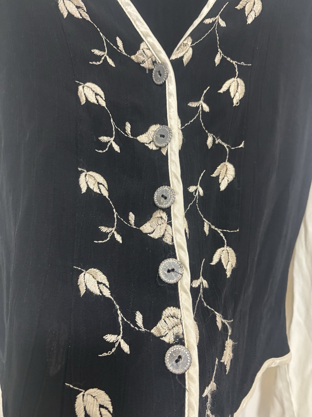 Vintage 90s Embroidered Vest Blouse – Cottagecore Floral Button Front