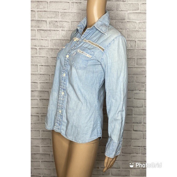 Levi’s vintage chambray button down shirt 9/10
