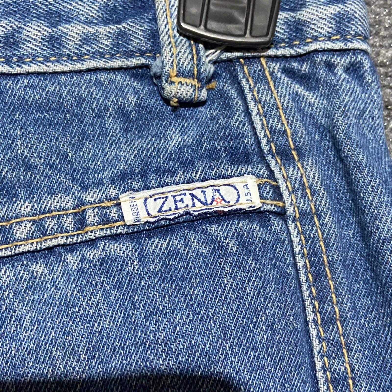 Zena Vintage High Waisted Pleated Tapered Jeans Medium Wash Made in USA Size 10