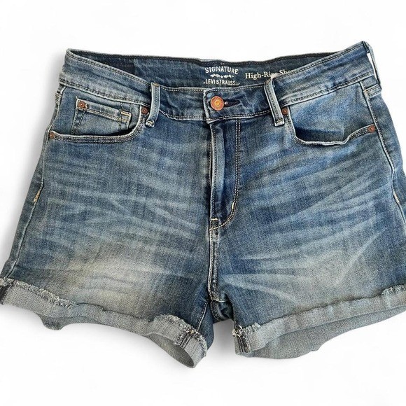 Levi high rise Jean shorts size 8/29 EUC cut off denim
