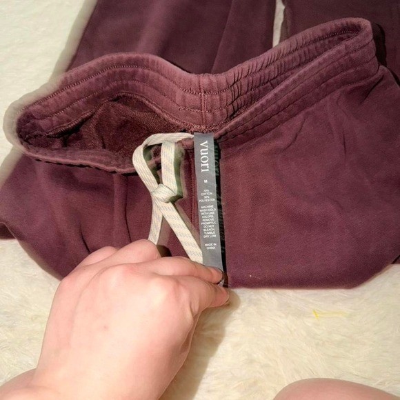 Vuori Sedona Wide Leg Sweatpants in Chestnut Size Medium Excellent Condition
