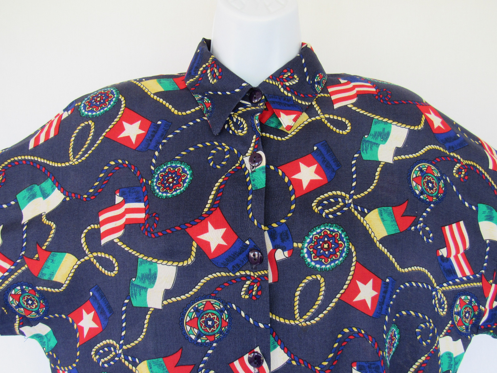 VINTAGE 1980s 90s GEMILLI BLOUSE SHIRT SIZE MEDIUM FLAGS BLUE 100% RAYON