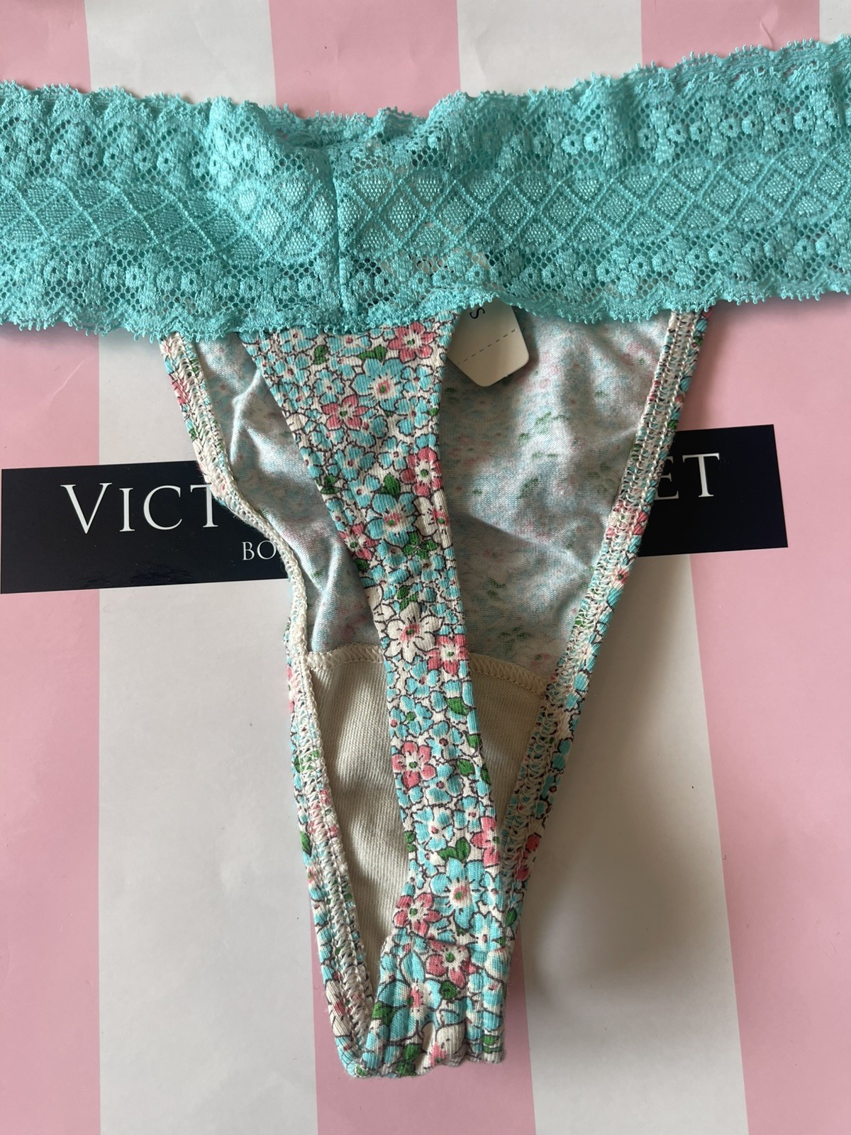 NWT VTG 2009 Victoria’s Secret Low-Rise Thong, Lace Waist. Aqua/Floral Medium