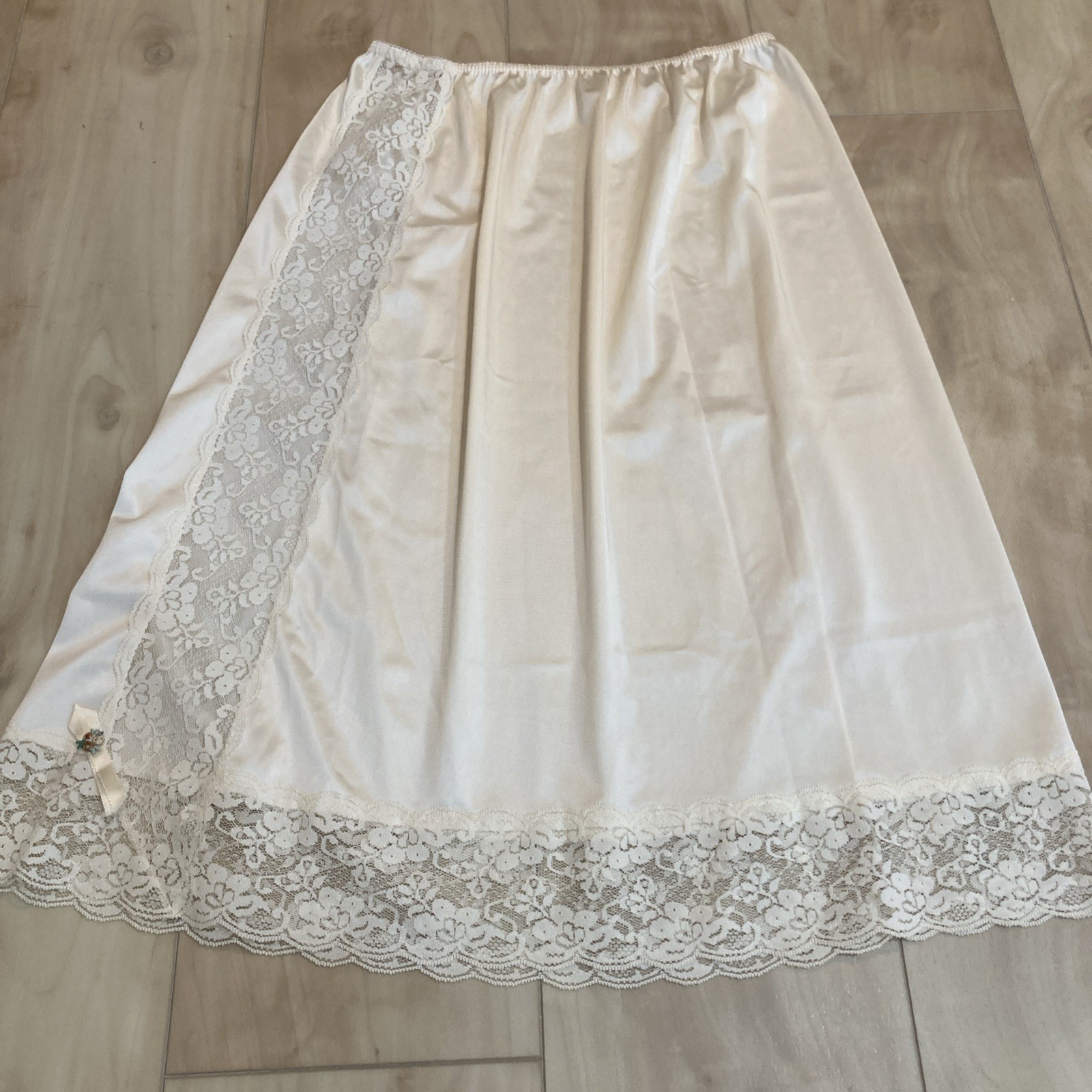 Vintage Ivory Satin Lace Slip Sliperfection Made In USA Size 30/32 Lace Trim