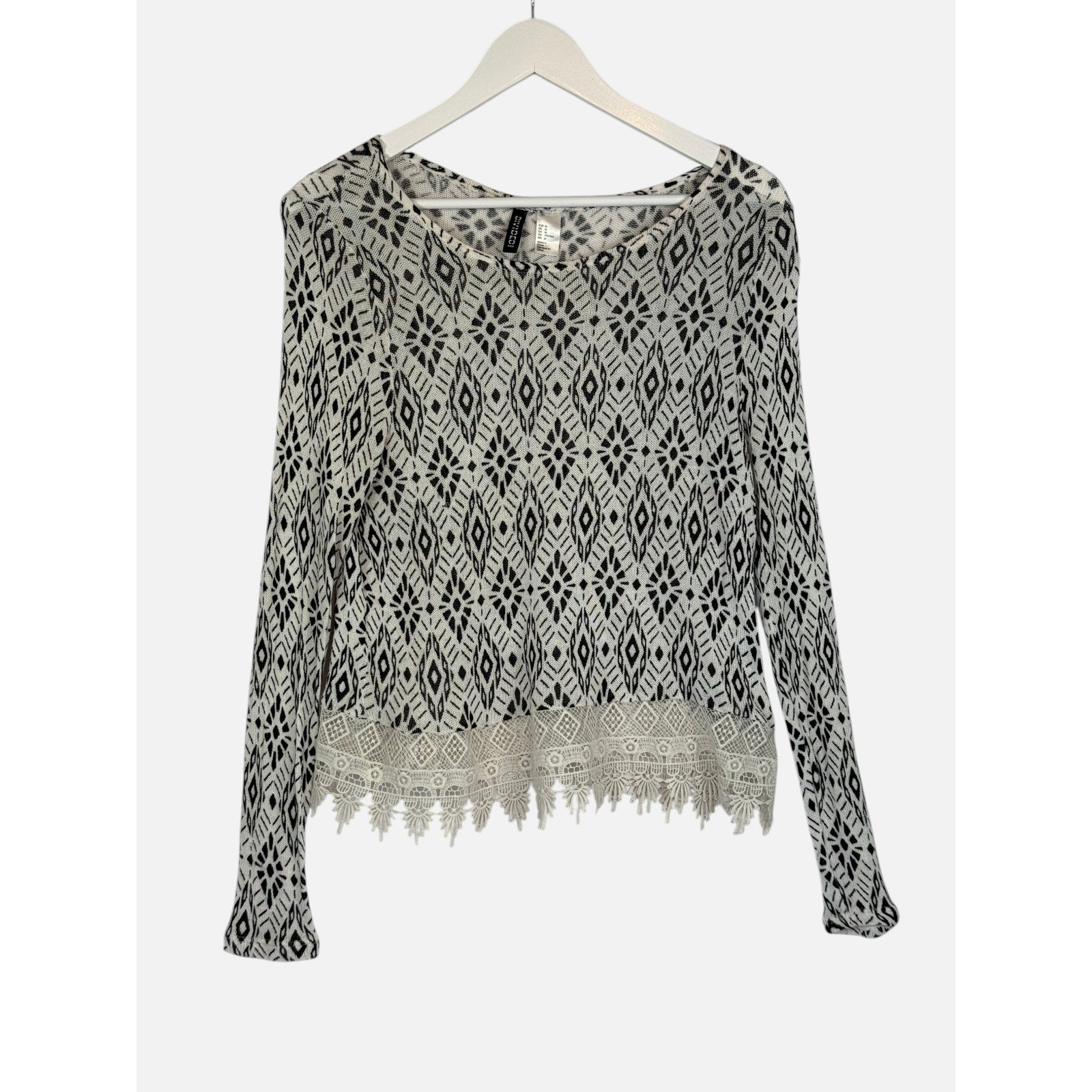 H&M Divided Medium Black White Geometric Knit Top Crochet Lace Hem Boho