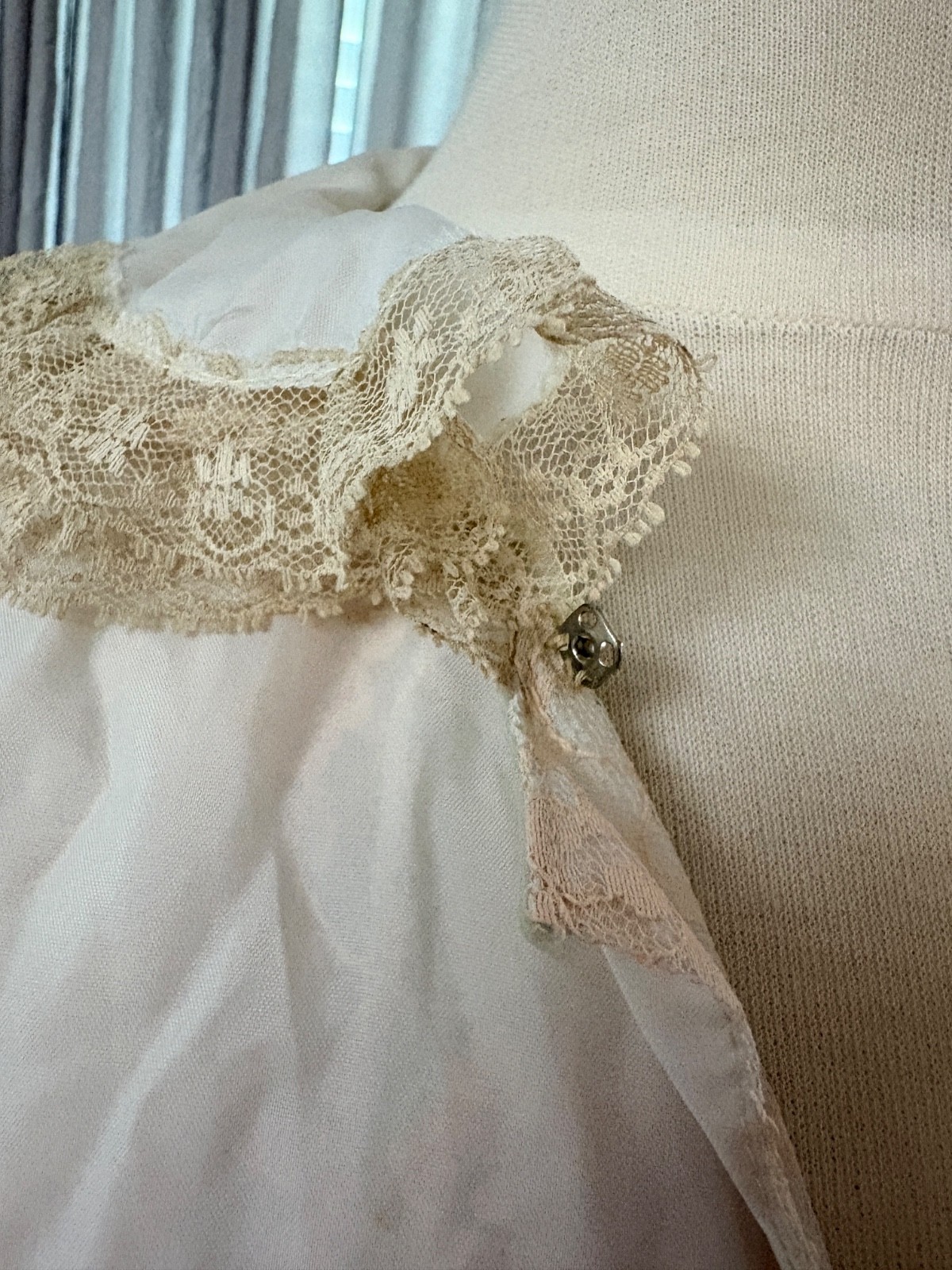 Keyloun Dressing Gown, Old Hollywood Robe, 50’s to 60’s Vintage Lace Robe Medium