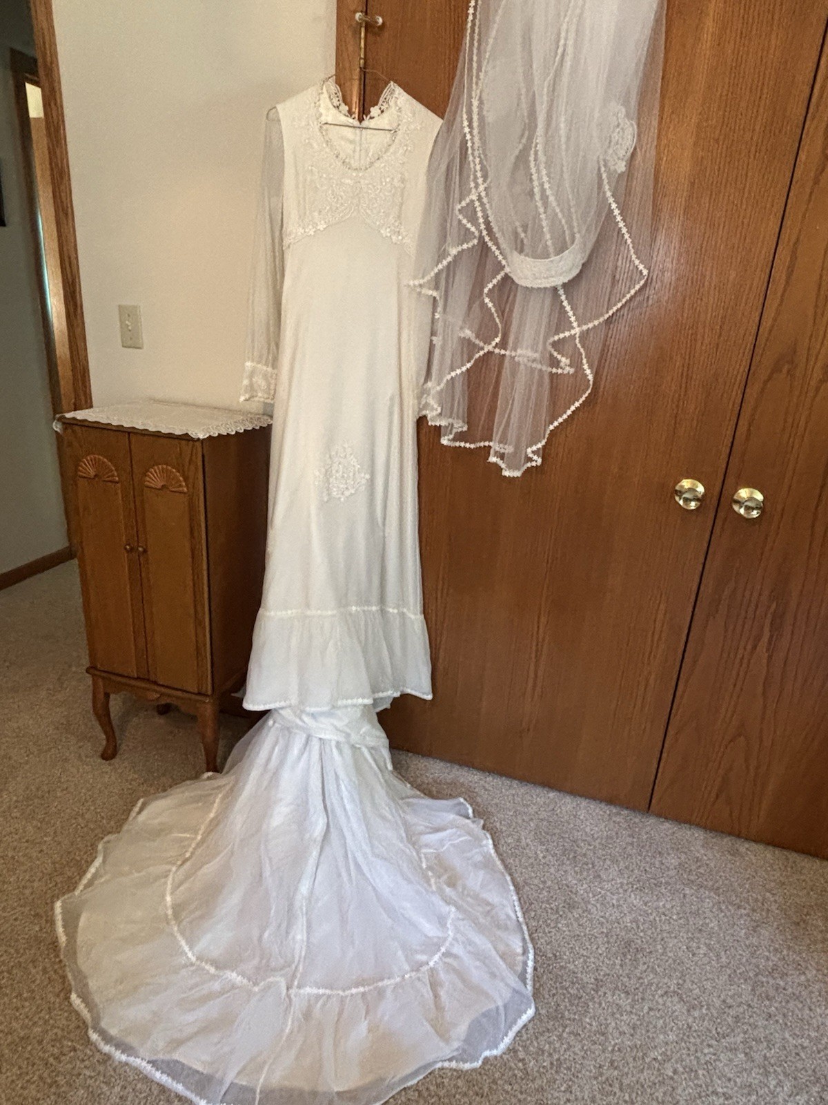 Vtg 70’s-80’s Wedding Gown With Veil Chiffon Satin Embroidered Lace