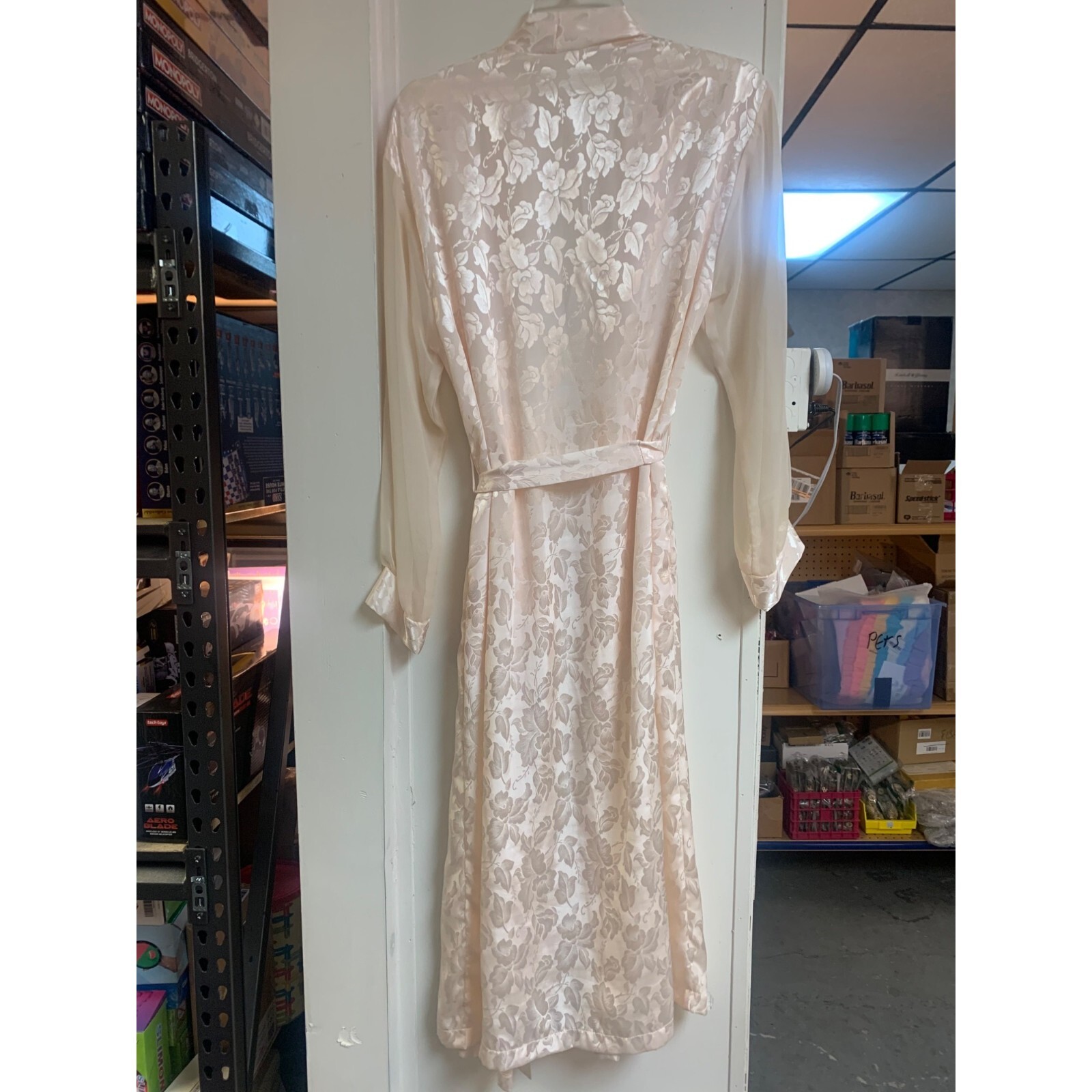 Intimo Amore Beautfiul Pink floral Sheer Polyester light robe size small VTG