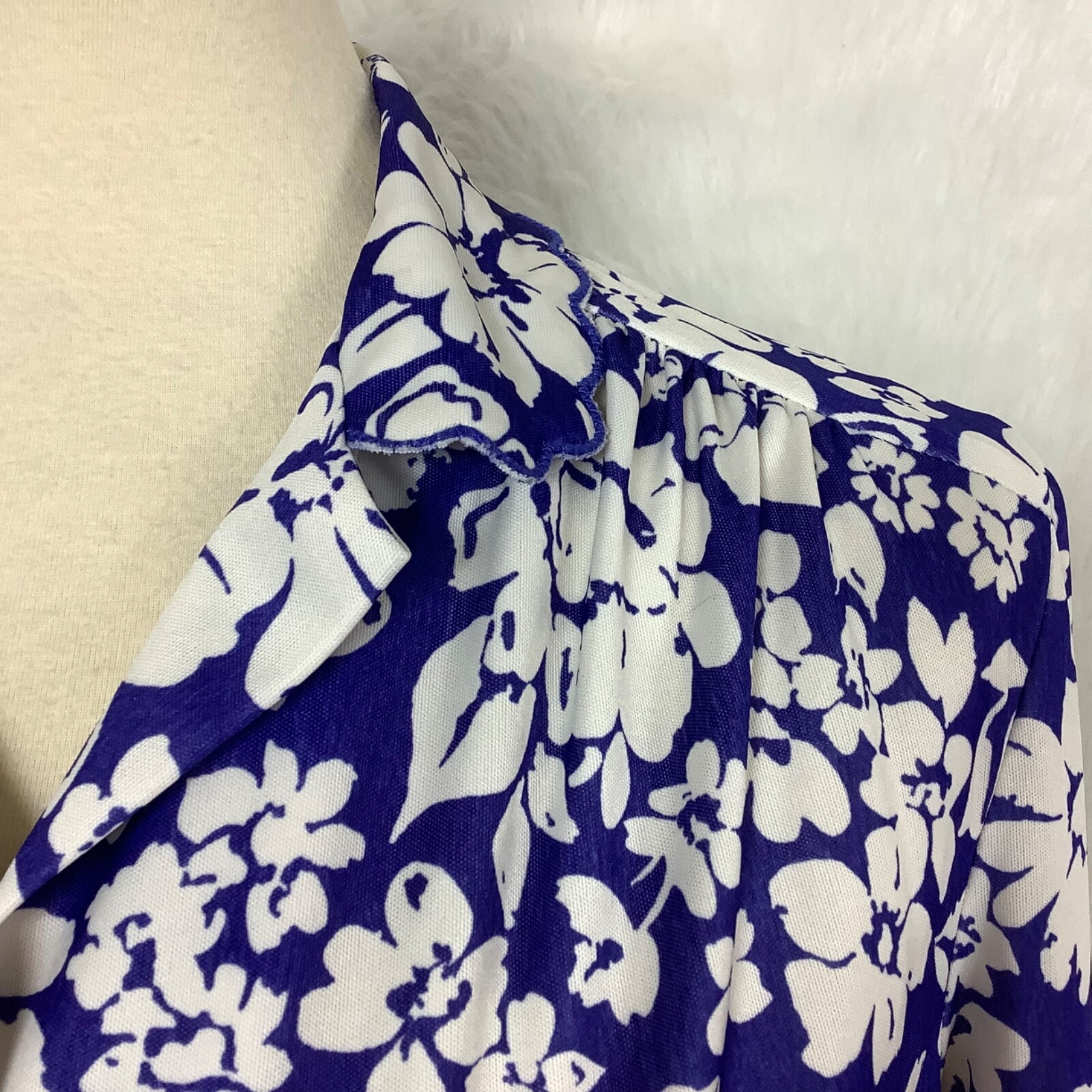 Vintage 70s Graff Californiawear Blue Floral Scalloped Collar Button Up Top