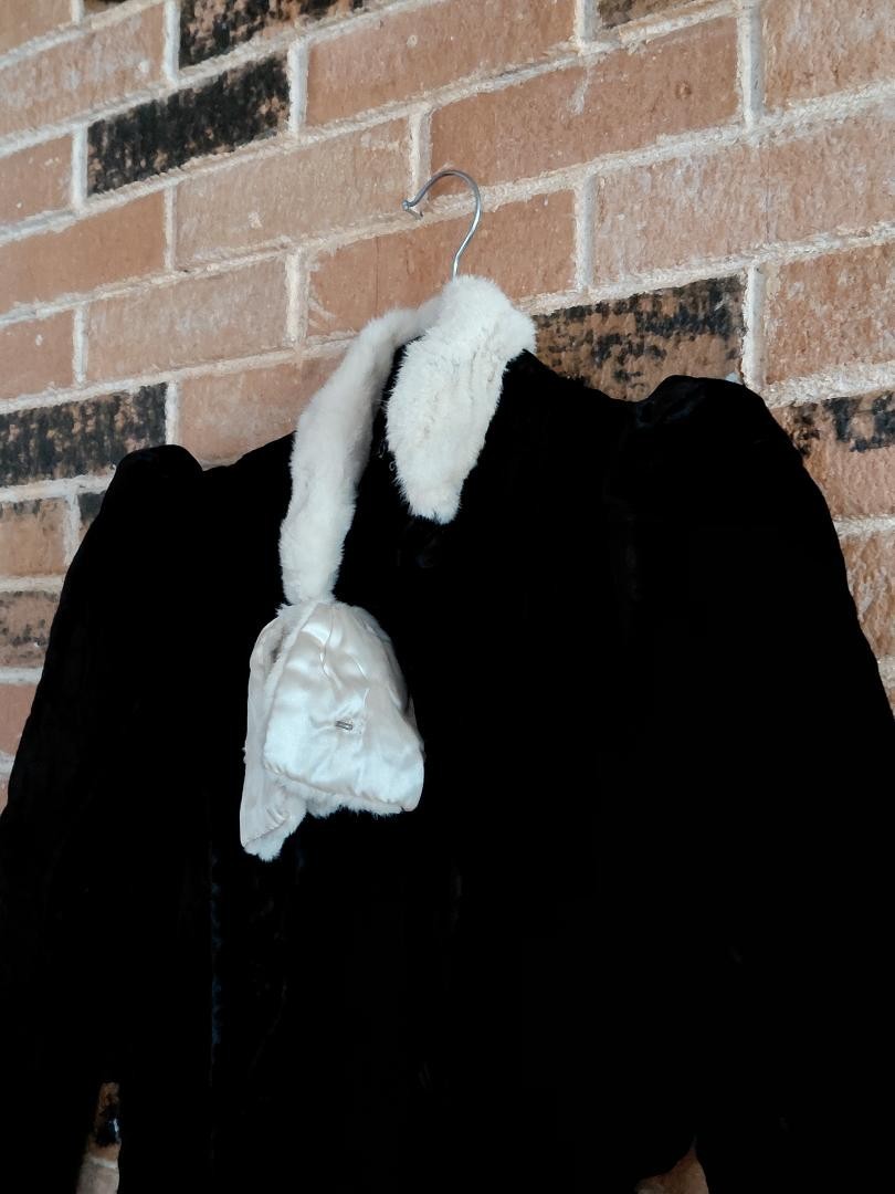 Vintage Sally K Greenebaum Black Velvet Opera Coat w/Ermine Collar AS-IS