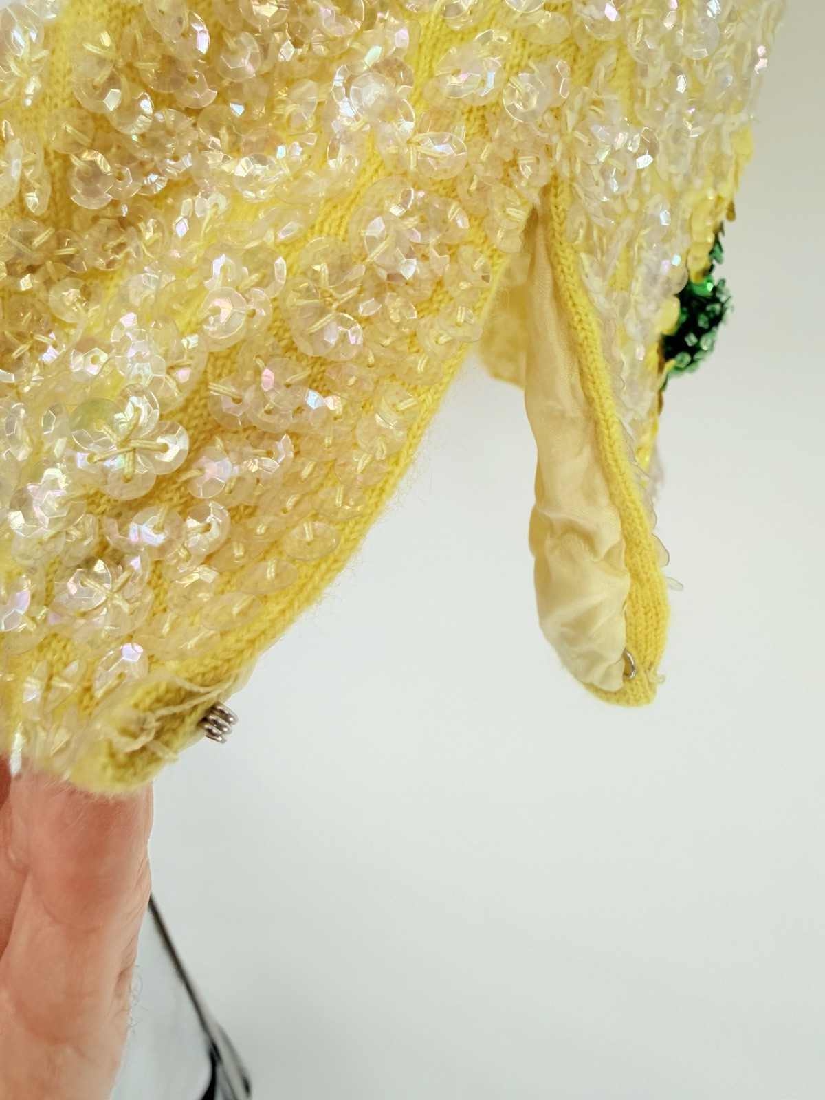 Vintage 60s House of Gold Sequins Floral Wool Sweater Top Yellow Rare 38 Boho