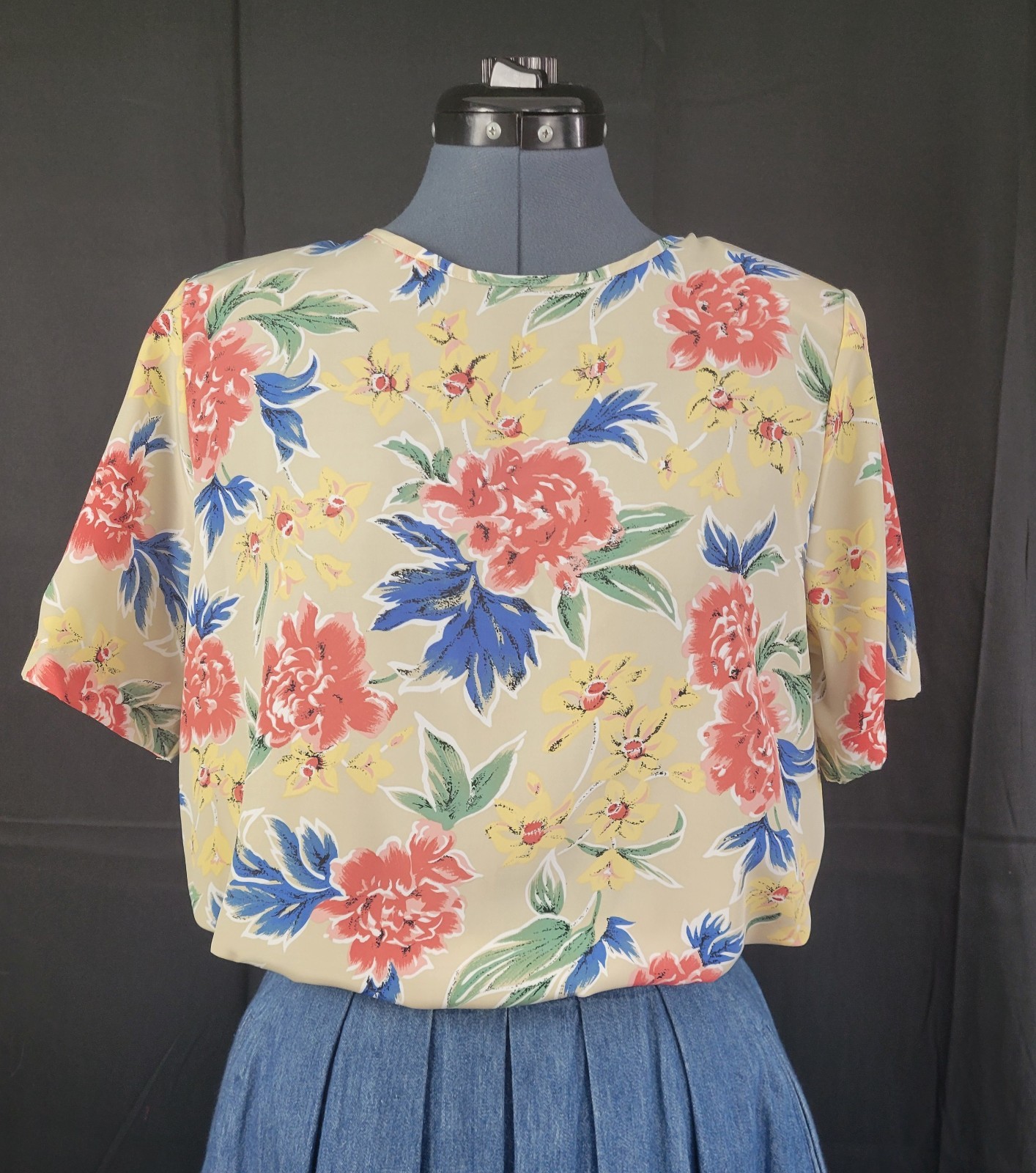 Vintage Kathie Lee S/S Tan Blouse w Red/Yellow/Blue/Green Florals Size 8