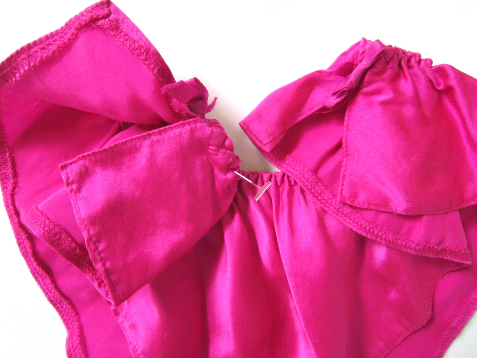 VINTAGE Fredericks of Hollywood 100% SILK FLUTTER BOW RUFFLE THONG PANTY S SILKY