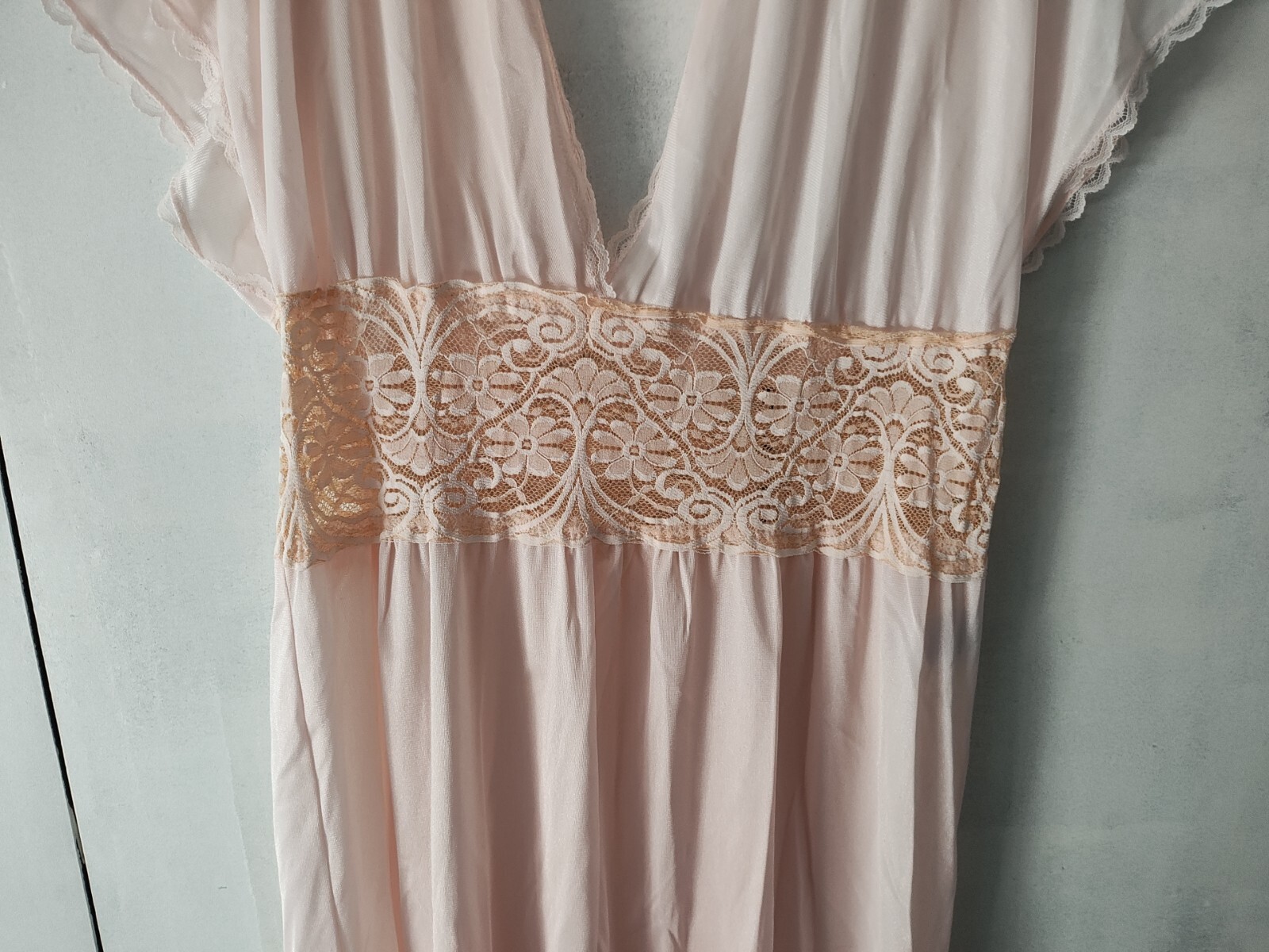 Vintage 70s 80s Lingerie Lady Cameo pink size Medium nightgown Nylon Lace