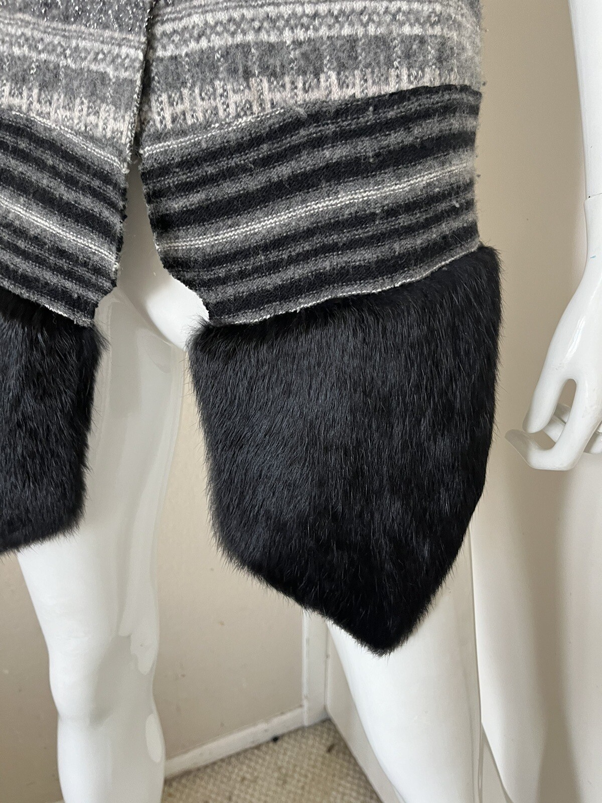 UNBRANDED VINTAGE! Gray Wool Nordic Print Sweater Vest w/ Black Mink Fur Trim S
