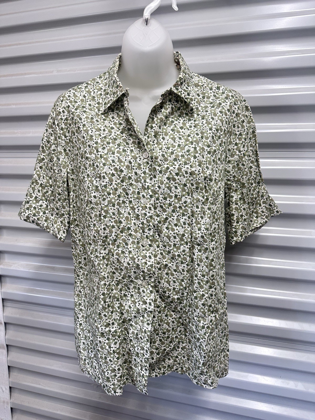 1960s Loop Collar Cotton Floral Green White Blouse Cuff Sleeve M/L Flawed