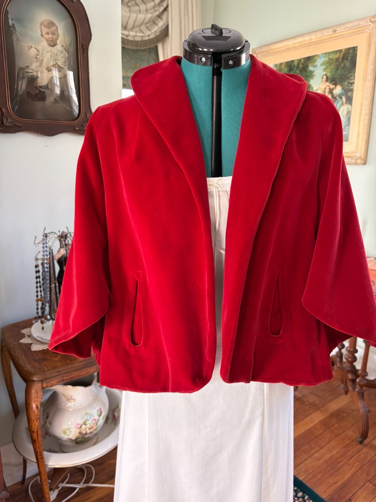 Charming bright RED cotton velvet capelet, retro vintage look c. 1930-50