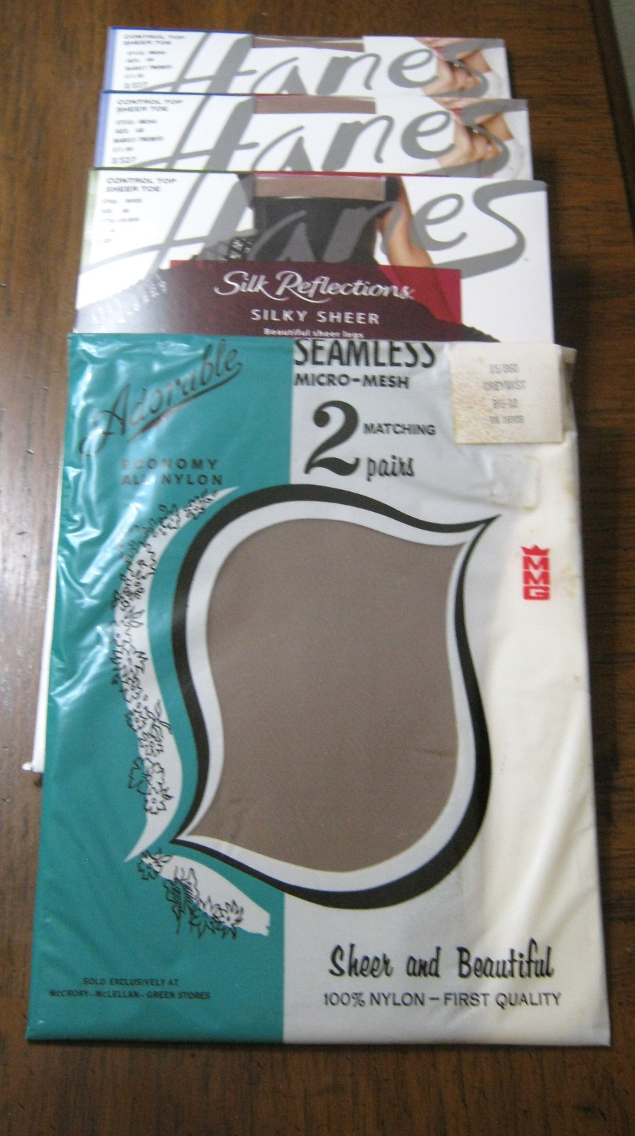 5 Pair NOS Vintage HANES Panty Hose & ADORABLE STOCKINGS Sz AB & 9 1/2-10
