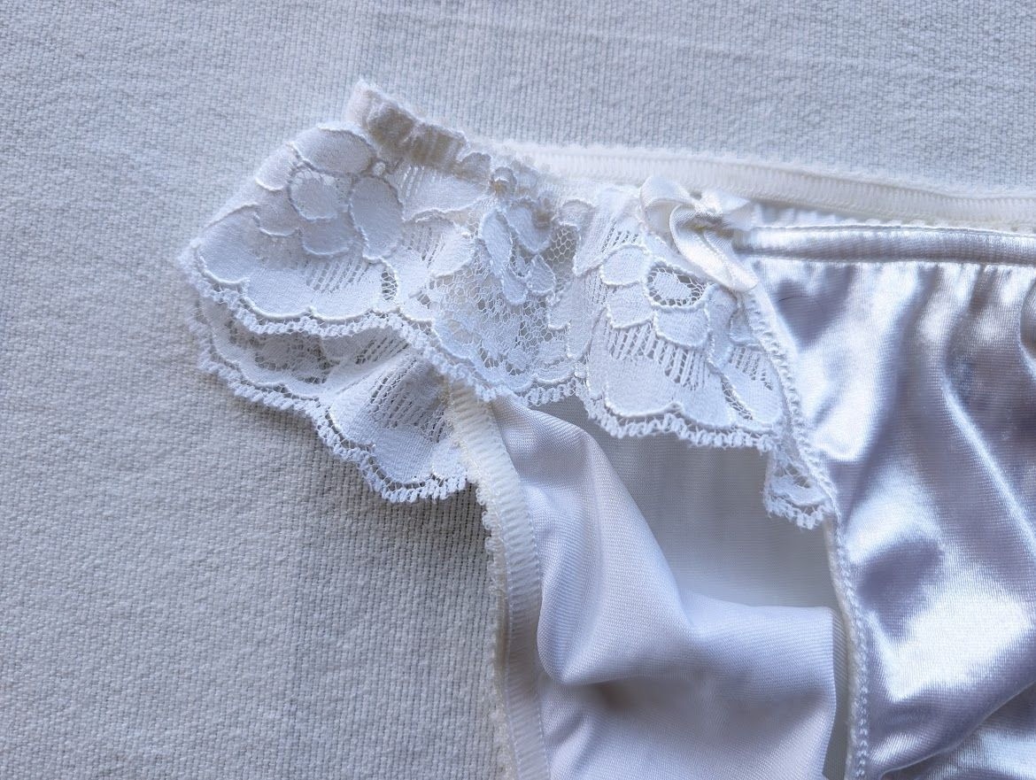 Victoria’s Secret Second Skin Panties Size S/5 Vintage Gold Label Bridal String
